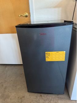 Mini refrigerator