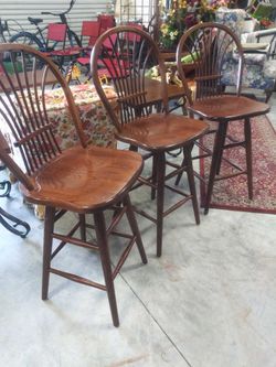 Swivel bar stools