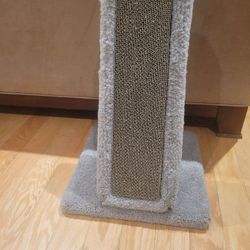 Corner Scratcher w/ Cardboard