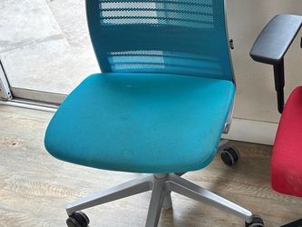 Steelcase Teal Mesh Swivel Office Chair
