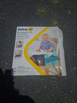Brand New Never Used Sit Snack and Go Booster Seat