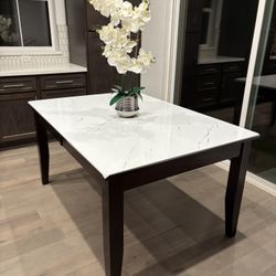 Beautiful Dinning Table With Good Conditions 