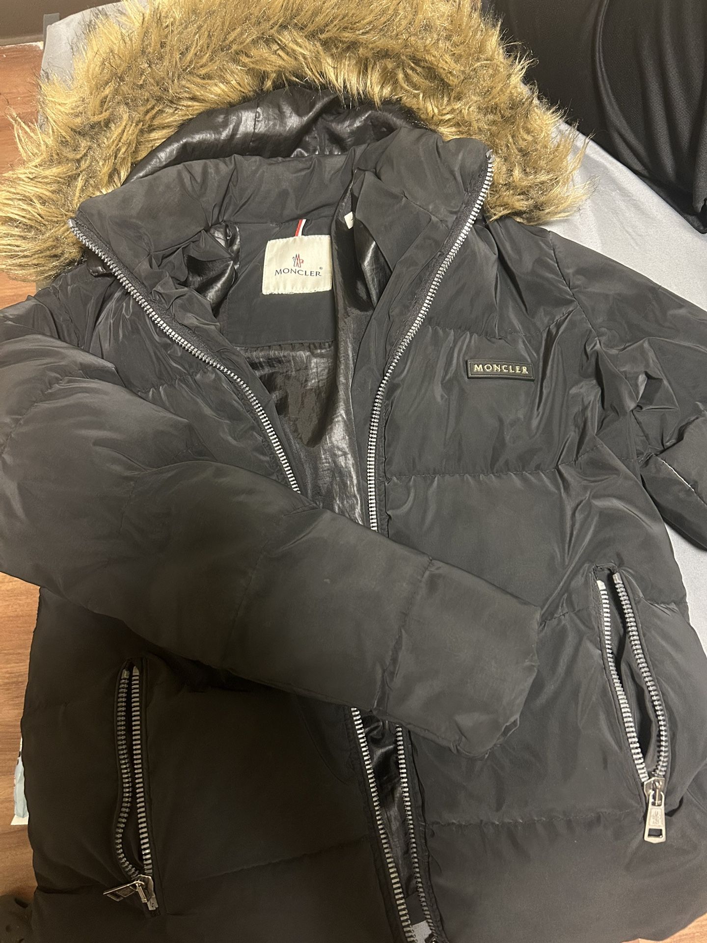 moncler puffer size medium
