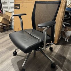 Office Desk Black Chair – Adjustable Armrests & Height