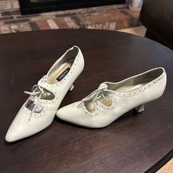 Edwardian Ivory Leather Heels W 7.5