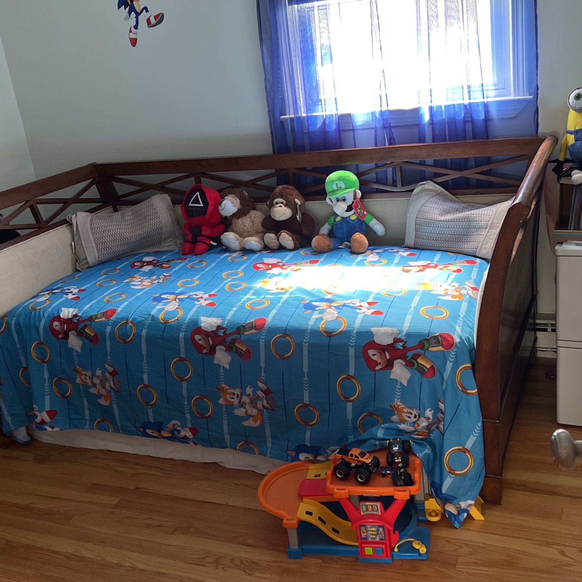 Day Bed With Mattress I Very Good Condition