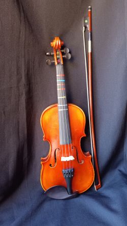 Violin 1/2 size read description please