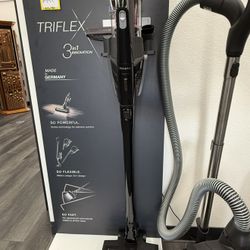 Miele Triflex HX1 Cordless Vacuum In Obsidian Black