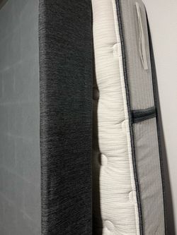 Twin mattress and box spring