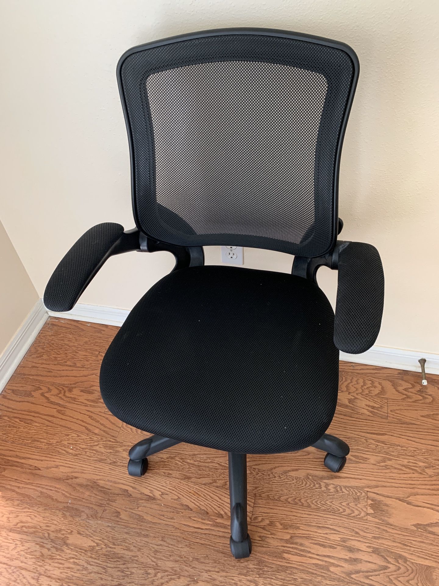 Mesh Office Chair Adjustable Height and Arms