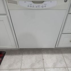  GE Dishwasher Used Selling Due To Kitchen Remodel 