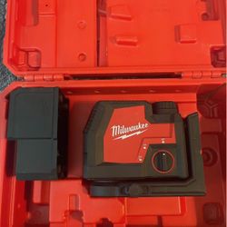 Milwaukee Green 100 ft. Cross Line and Plumb Points Rechargeable Laser Level  with REDLITHIUM Lithium