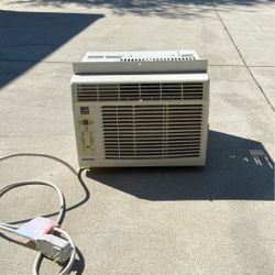 Danby Products Window Air Conditioning AC Unit 6000BTU with Remote Control and Maunuel