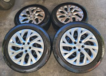 OEM TOYOTA COROLLA RIMS AND TIRES 5x100 lug pattern 205/55/16 in excellent condition 