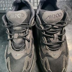 Nike Air Max 200 Triple Black  AQ2568-003 Mens Size 8 Training Shoes Sneakers 