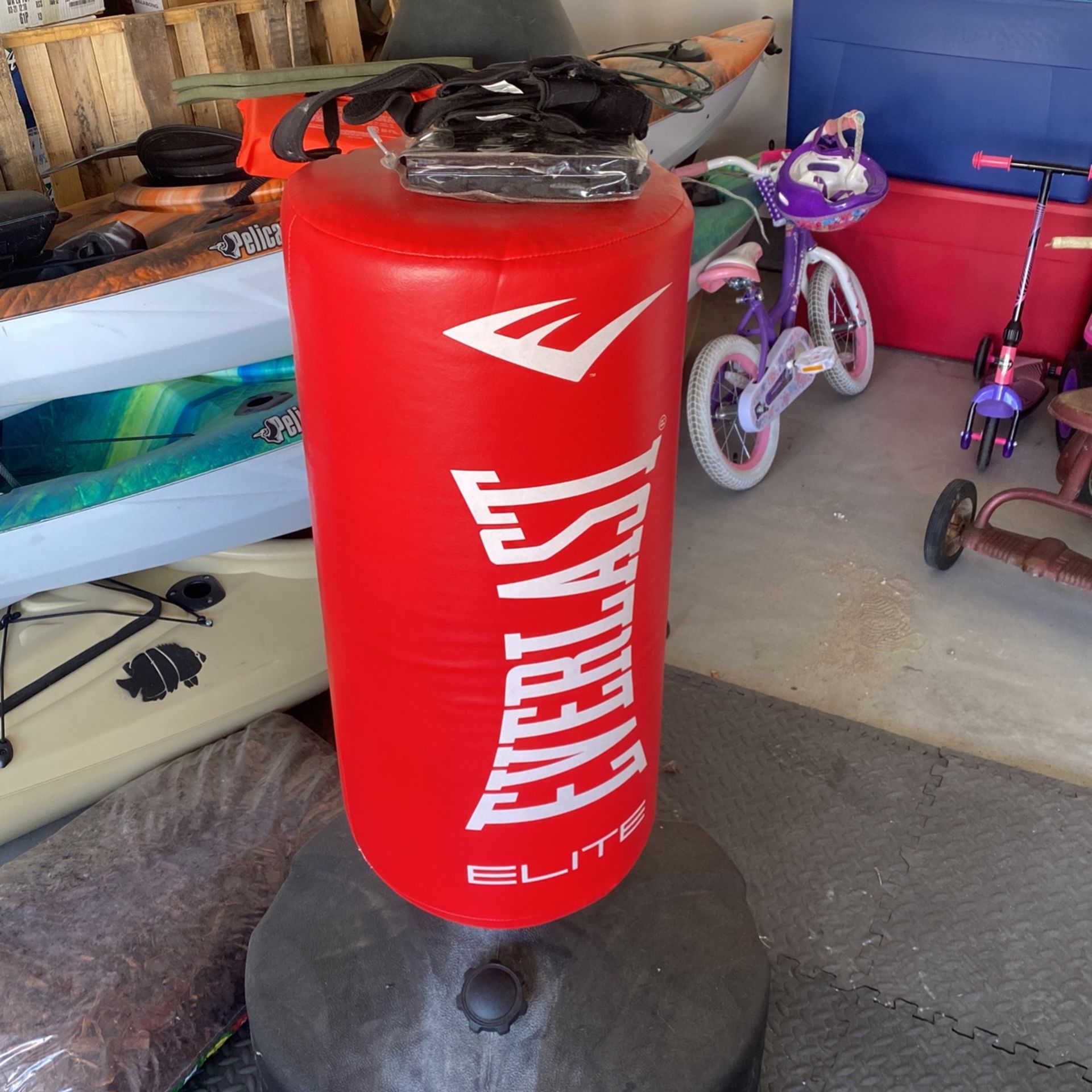 Everlast Elite Stand Up Punching Bag