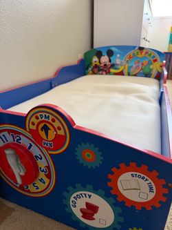 MICKEY MOUSE WOODEN TODDLER BED WITH MATTRESS