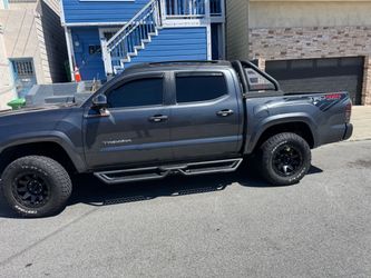Tengo ala venta mi Tacoma 2023 título limpio