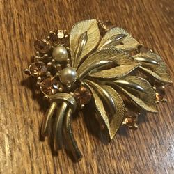 Vintage Lisner Rhinestone Brooch