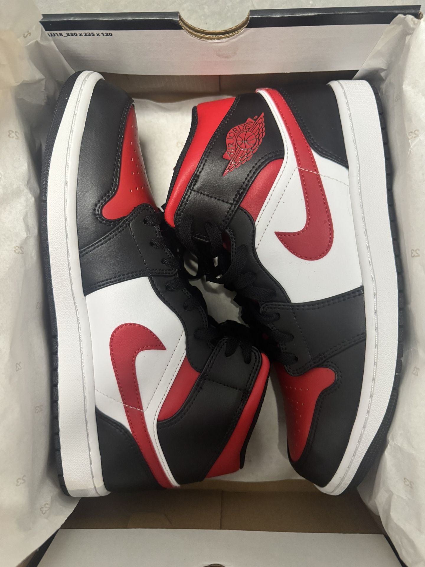 Air Jordan 1 mid BNWB