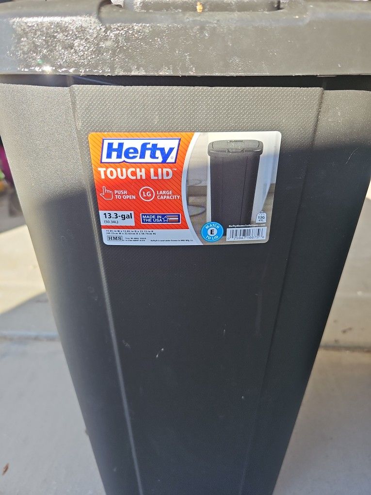 13.3 Gal Hefty Touch Lid Trash Cans