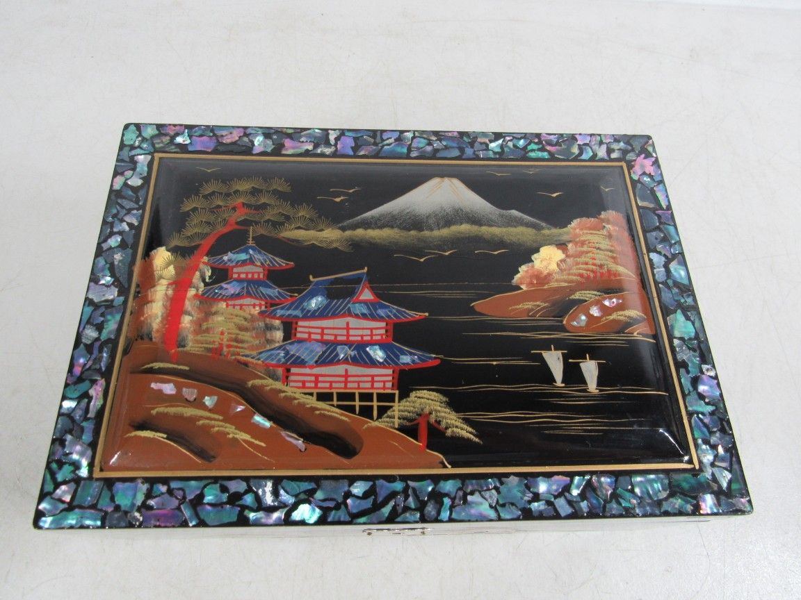 Asian Musical Jewelry Box Mother Of Pearl Black Lacquer Scenery & Key
