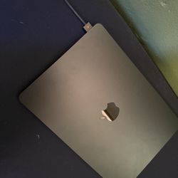 2024 MacBook Air – 16GB / 512GB