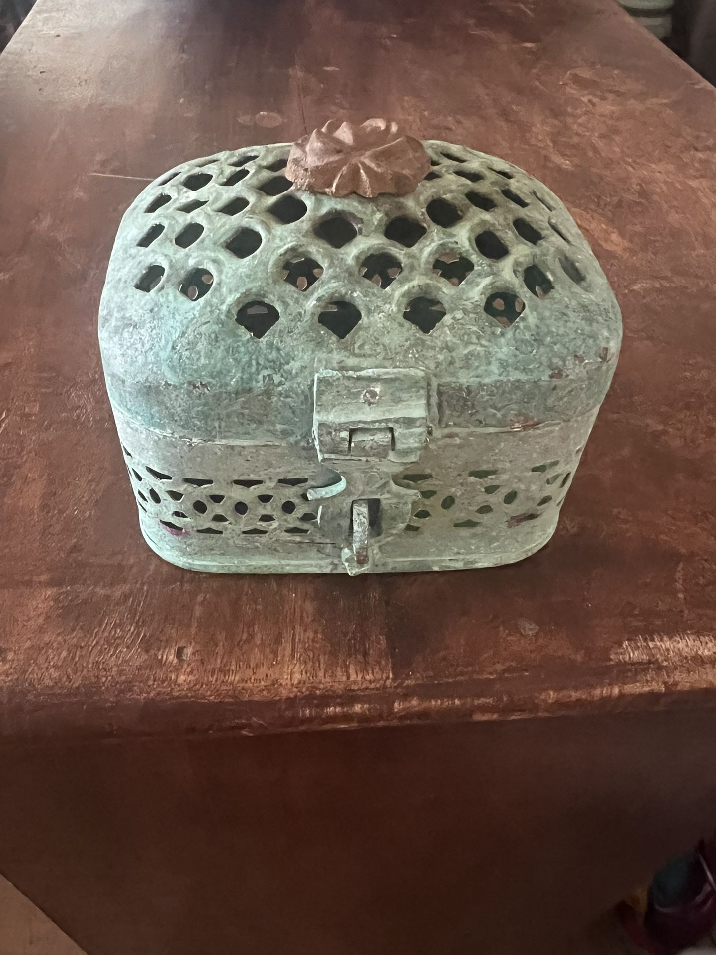 Vintage potpourri trinket box