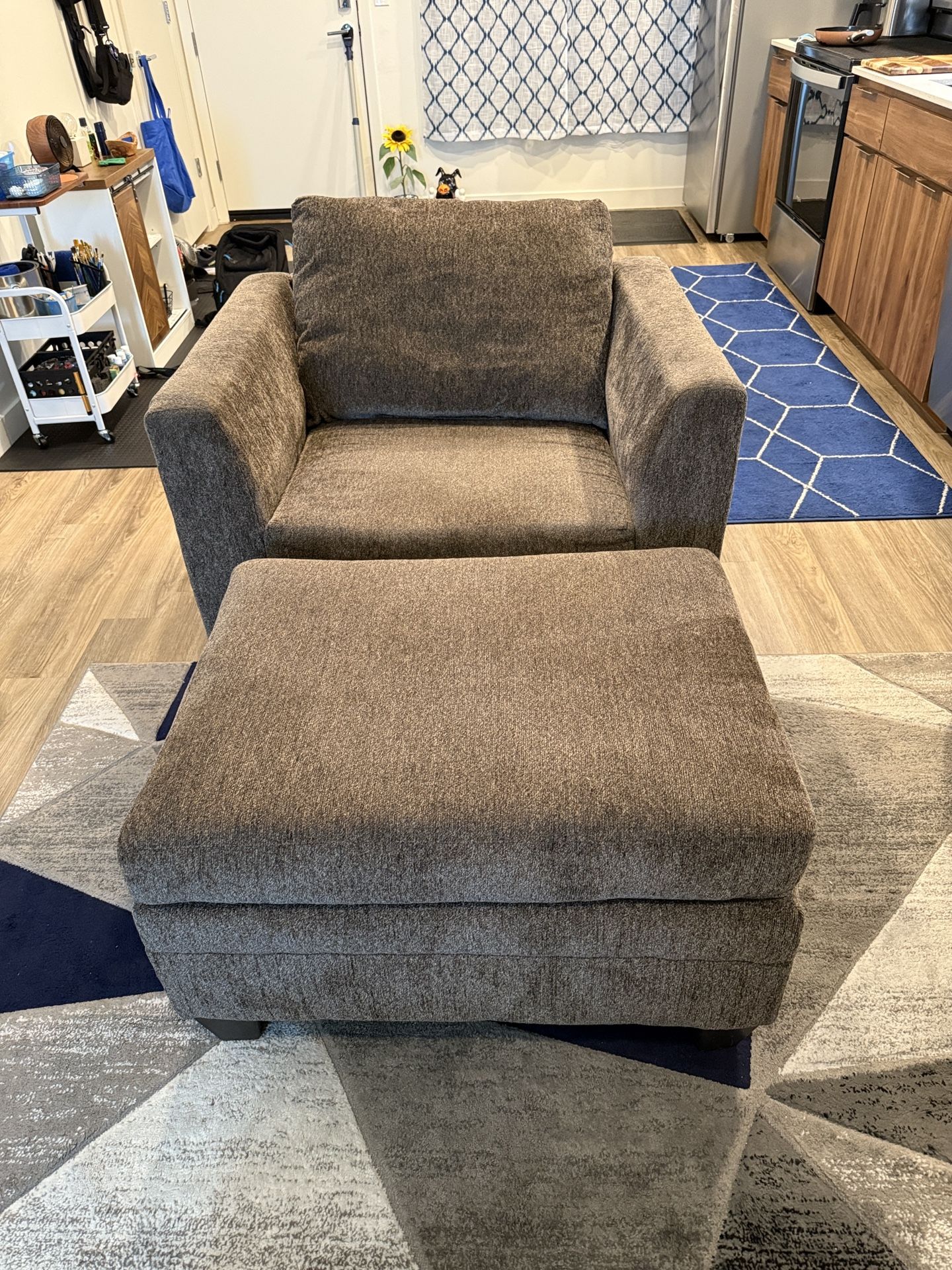 Oversized Arm Chair With Ottoman