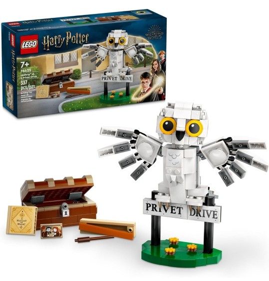 LEGO Harry Potter Hedwig at 4 Privet Drive - 76425