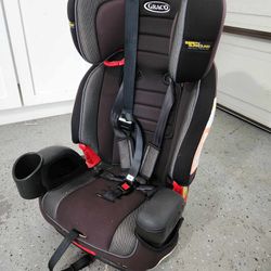Graco Booster Seat + 1 Free Seat Cover