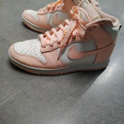 Nike 8½ Wmns Dunk High 'Crimson Tint'
