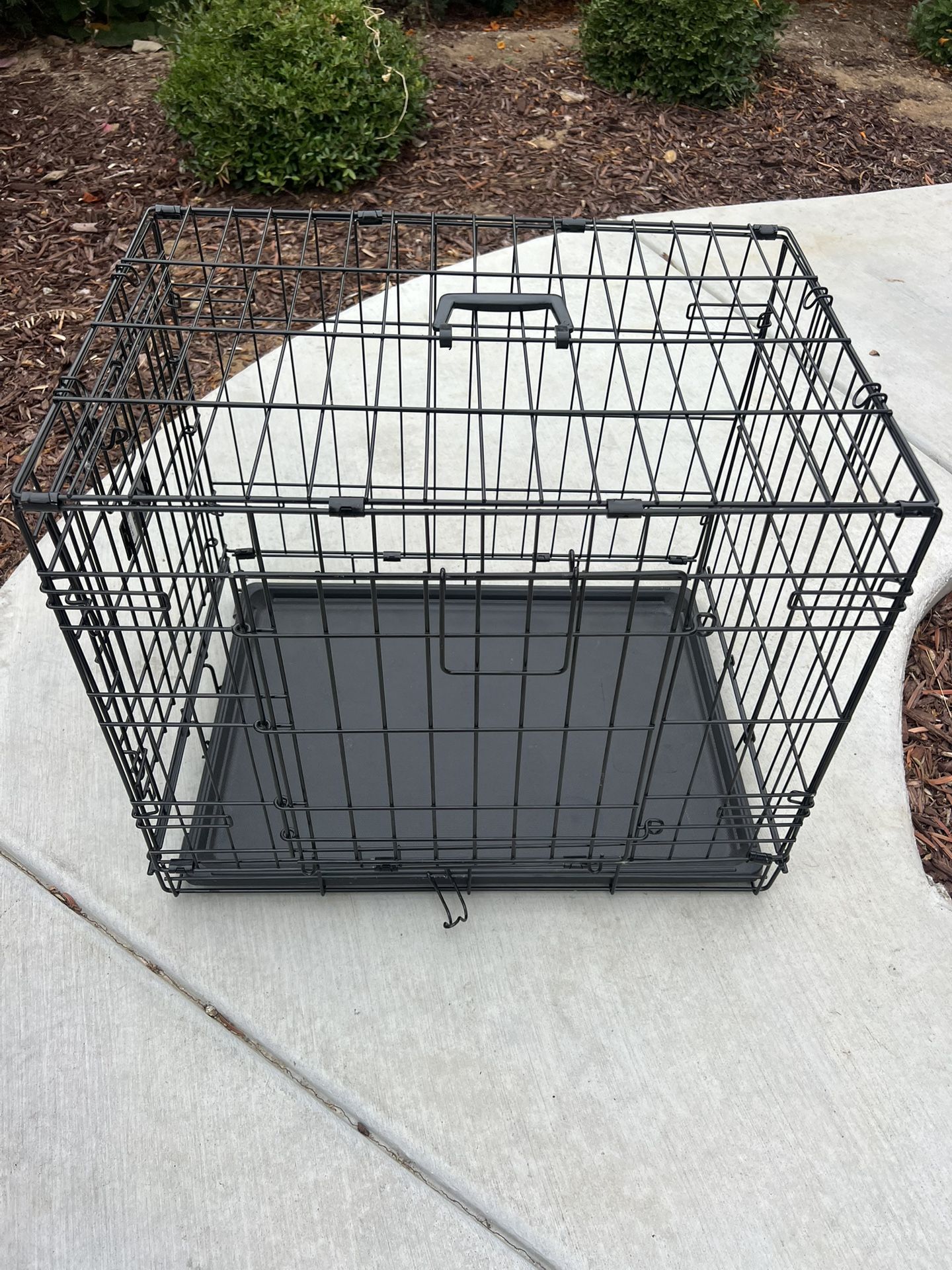 Dog / Pets / Kannel / Cage 20” H x 24” W x 17” D