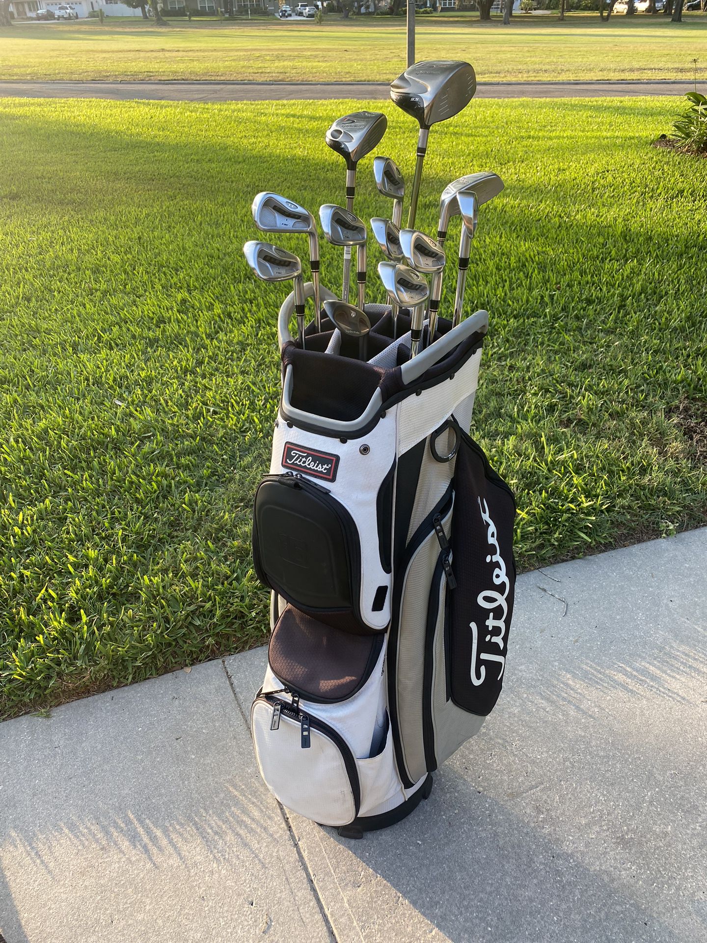 Taylormade Golf Set Bag Included