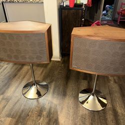 Bose 901 continental with original chrome tulip stands - Vintage