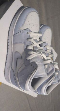Jordan 1 mids wmns sz 7