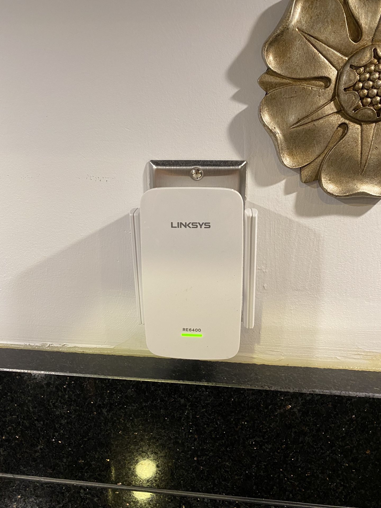 LINKSYS RE6400 IEEE 802.11ac 1.17 Gbit Wireless Range Extender, Wall Mountable