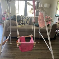 Baby Swing And Jump 