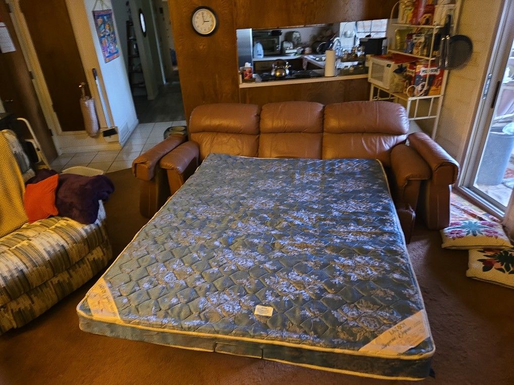 (REAL LEATHER) Lazy Boy Sofa Bed