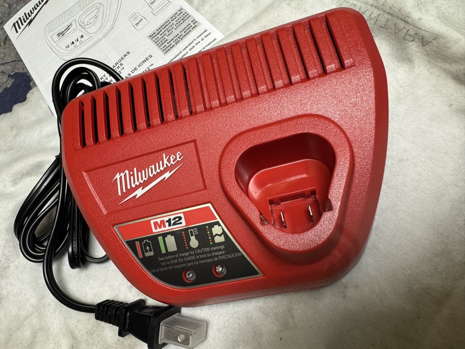 🔥 🔥 Milwaukee M12 12-Volt Lithium-Ion Battery Charger