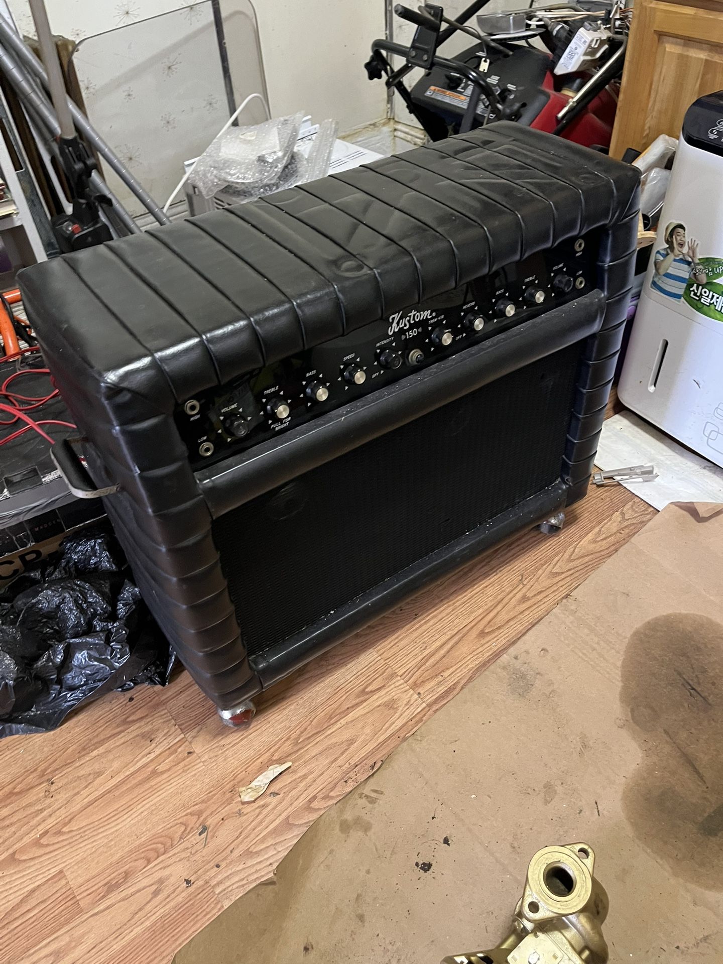 KUSTOM. Amp. Model. 150 ( Not. Tubes. ).