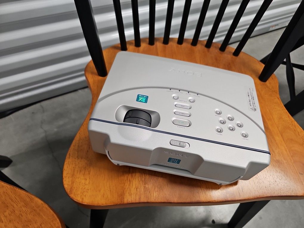 Sony VPL-CS1 SuperLite 3LCD Projector SVGA