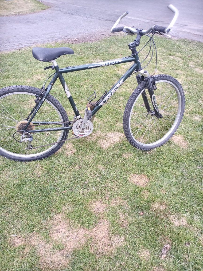 Trex 820 Bike