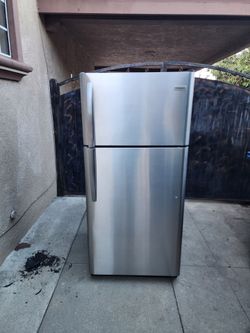 3MONTHS WARRANTY 30X30X66 FRIGIDAIRE FRIDGE 18CUFT SILVER