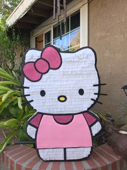 Glo's Custom Made Piñatas