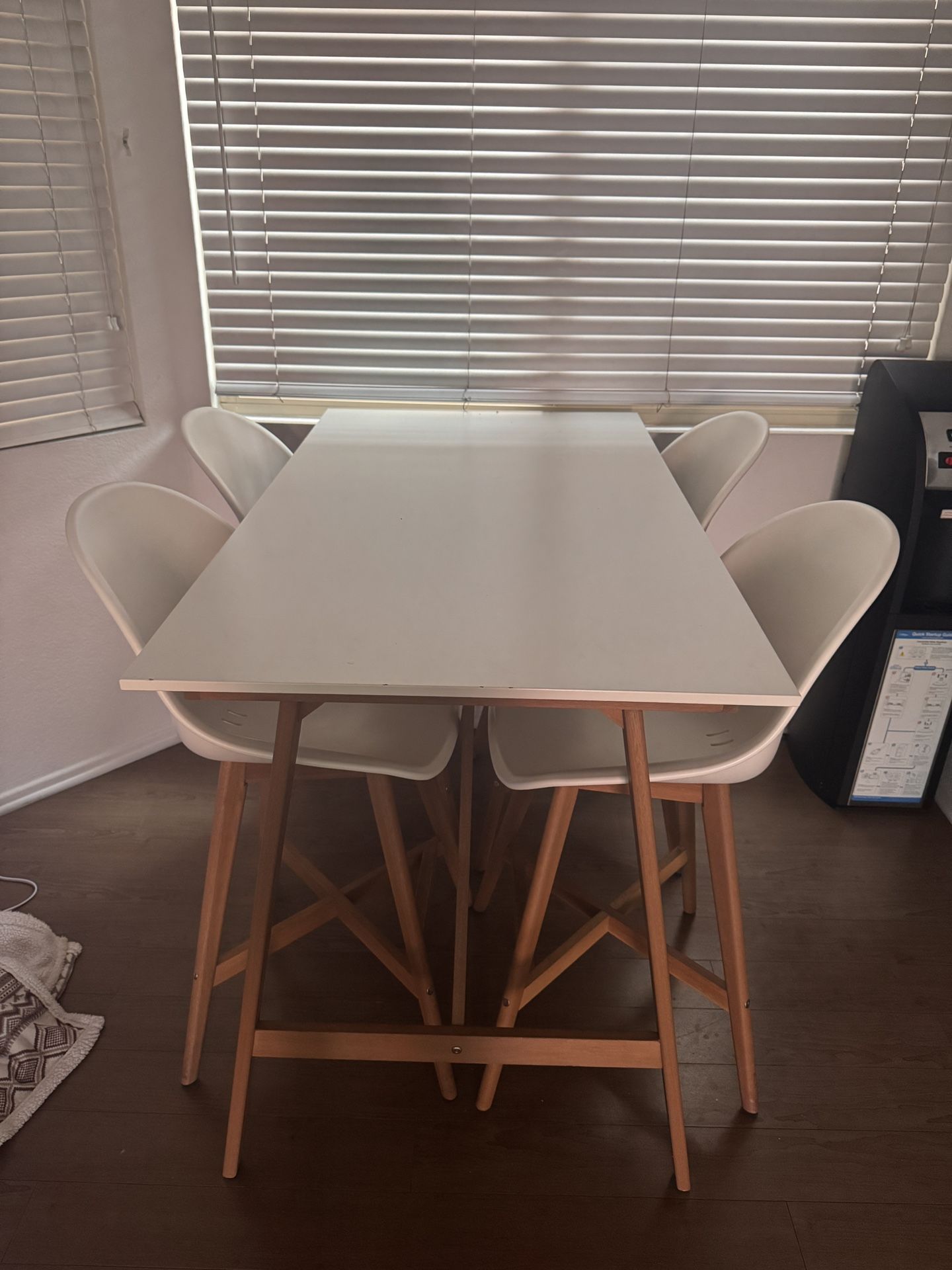 Kitchen/art Table 4 High Chairs