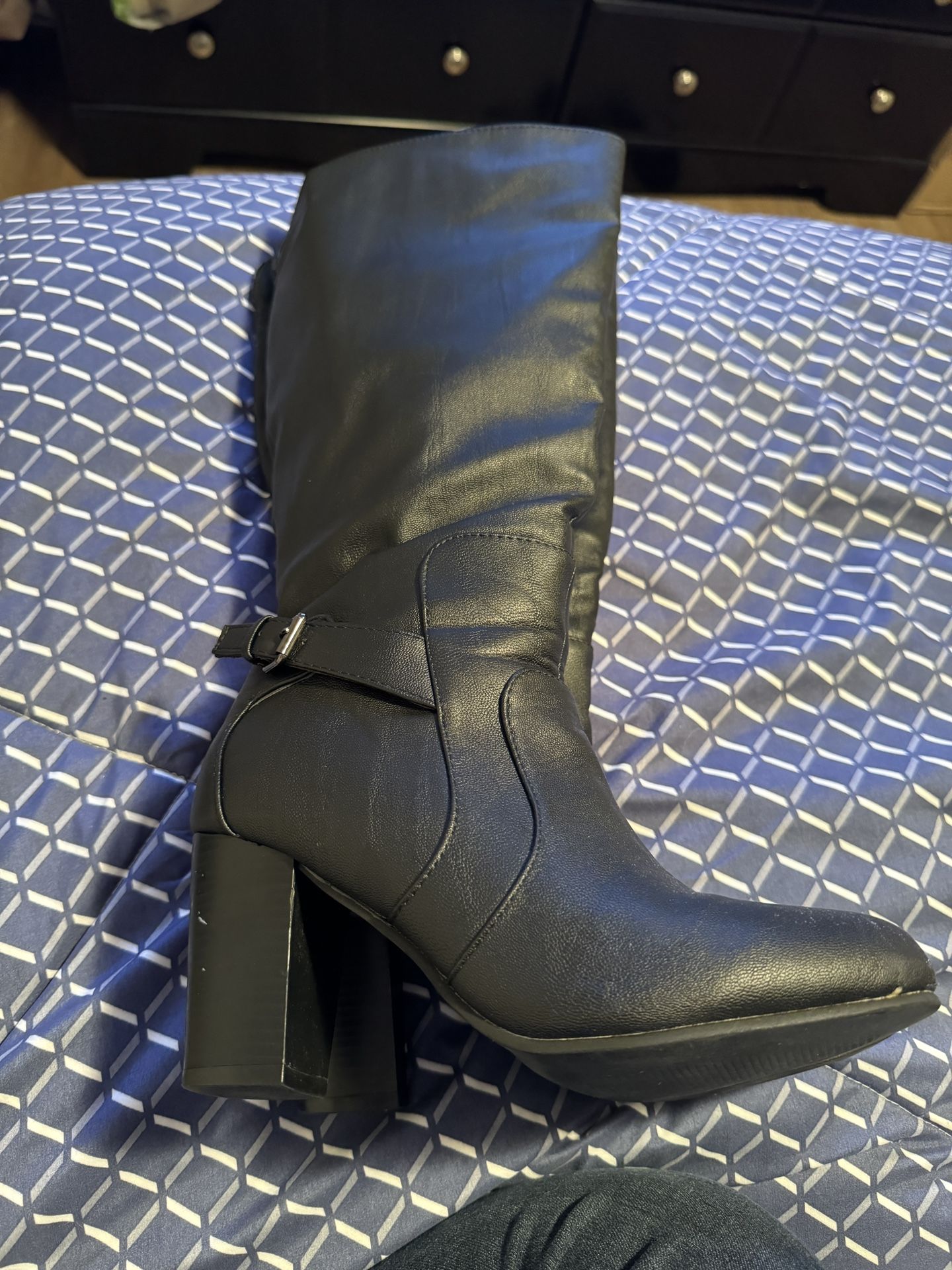 Excellent Like New Condition Women’s Size 7 Black Boots 