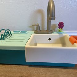 🚰 Gently Used Splash-n-Scrub Play Sink - Perfect for Your Little Helper! 🚰