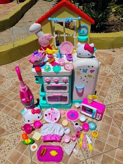Pepa pig kitchen... included everything toys