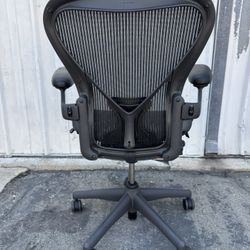 HERMAN MILLER SIZE B FULLY LOADED DELIVERY AVAILABLE FOR A FEE